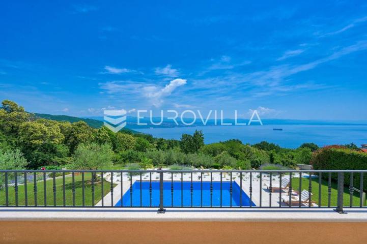 Lovran, Opatija, vila s bazenom, okućnicom, jedinstvena lokacija