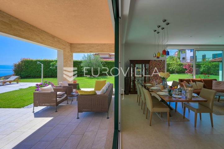 Lovran, Opatija, vila s bazenom, okućnicom, jedinstvena lokacija