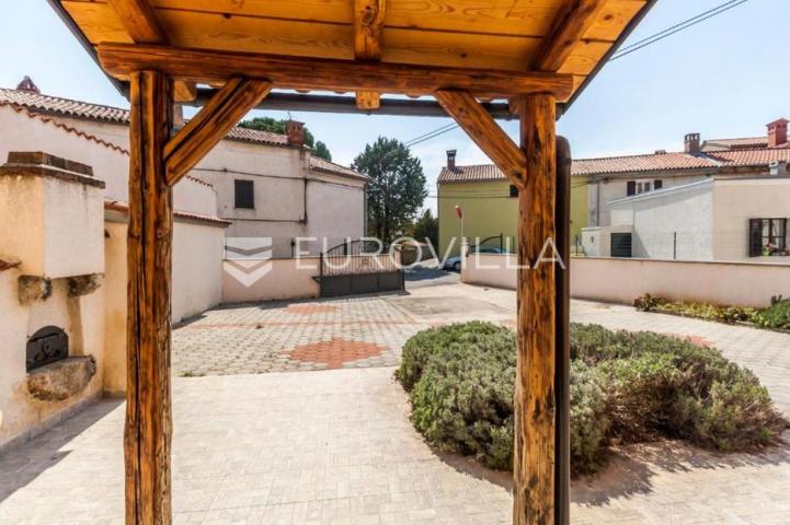 Istra, Marčana, kuća u nizu od 120 m² s dvorištem