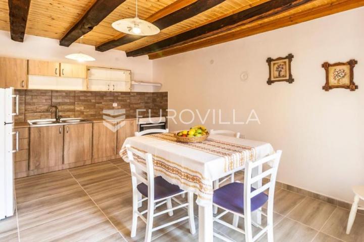 Istra, Marčana, kuća u nizu od 120 m² s dvorištem