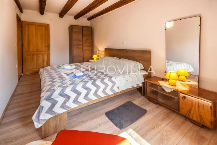 Istra, Marčana, kuća u nizu od 120 m² s dvorištem