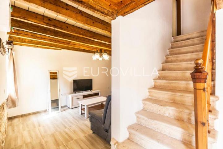 Istra, Marčana, kuća u nizu od 120 m² s dvorištem