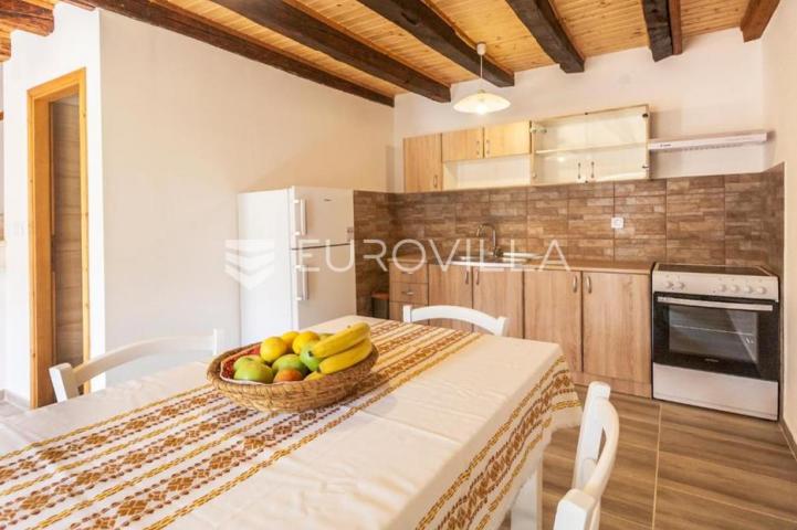 Istra, Marčana, kuća u nizu od 120 m² s dvorištem