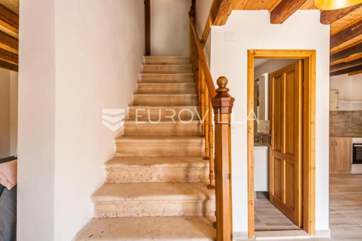 Istra, Marčana, kuća u nizu od 120 m² s dvorištem