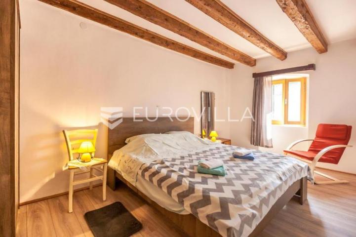 Istra, Marčana, kuća u nizu od 120 m² s dvorištem