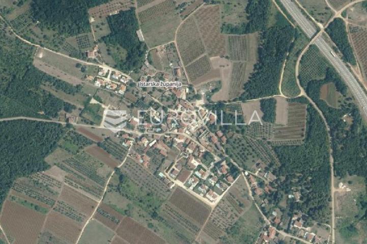 Istra, Višnjan - Građevisnko zemljište 860 m2 sa pogledom na more