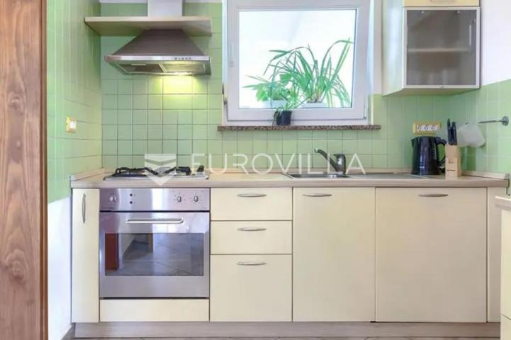 Istra, Vodnjan samostojeća kuća s bazenom i konobom