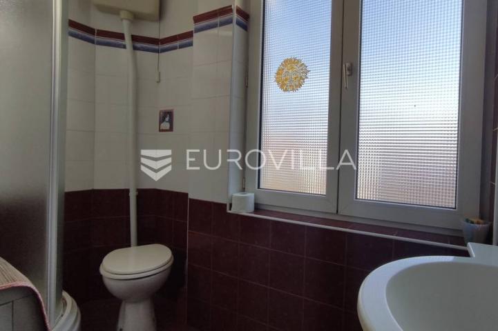 Pula, Giardini, višesoban stan, privatni parking, velika terasa, 180 m²