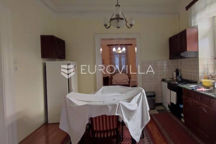 Pula, Giardini, višesoban stan, privatni parking, velika terasa, 180 m²