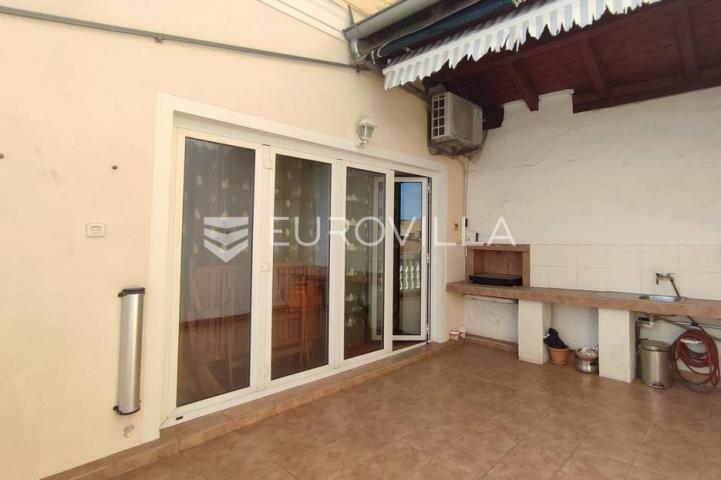 Pula, Giardini, višesoban stan, privatni parking, velika terasa, 180 m²