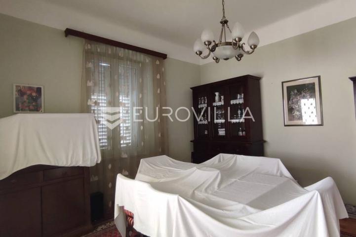 Pula, Giardini, višesoban stan, privatni parking, velika terasa, 180 m²