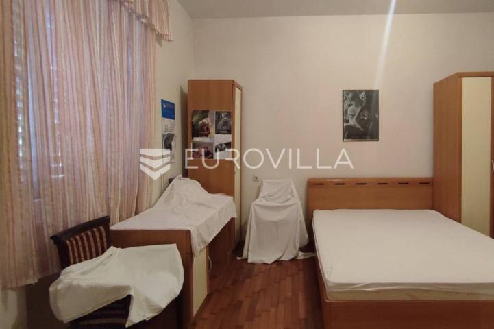 Pula, Giardini, višesoban stan, privatni parking, velika terasa, 180 m²