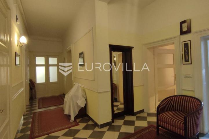 Pula, Giardini, višesoban stan, privatni parking, velika terasa, 180 m²