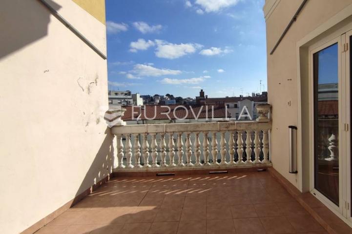 Pula, Giardini, višesoban stan, privatni parking, velika terasa, 180 m²