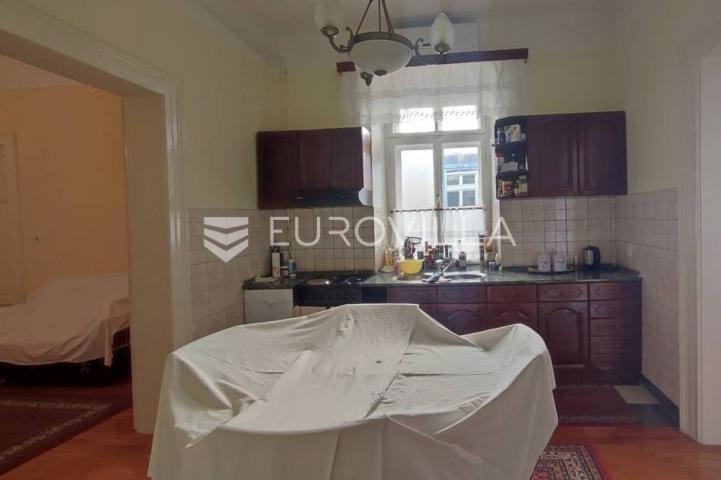 Pula, Giardini, višesoban stan, privatni parking, velika terasa, 180 m²