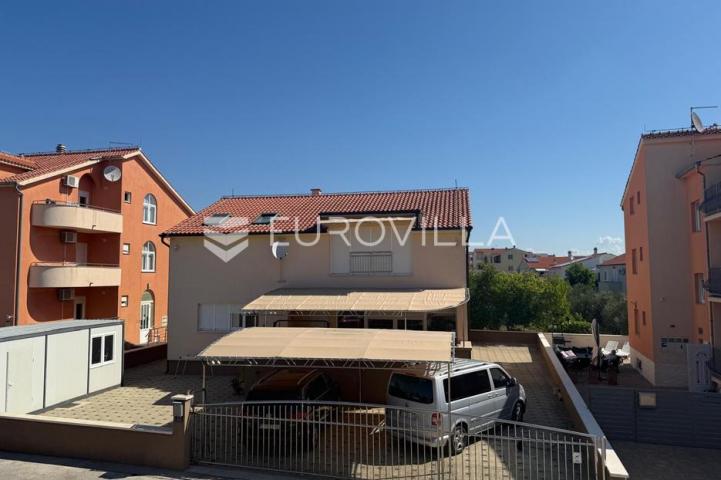 Vodice, lijepa i prostrana kuća površine 256,38 m²