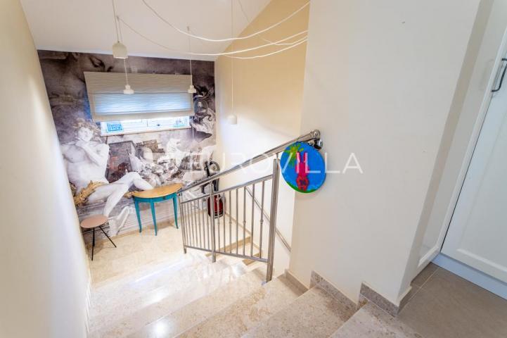 Vodice, lijepa i prostrana kuća površine 256,38 m²