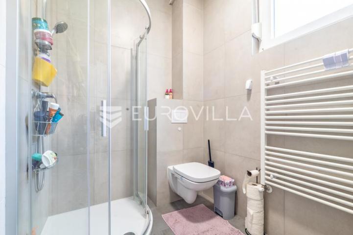 Zagreb, Dugave, trosoban stan 71 m² s vrtom
