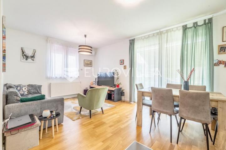 Zagreb, Dugave, trosoban stan 71 m² s vrtom