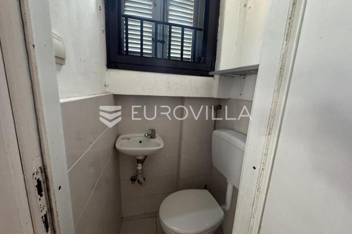 Istra, Rovinj, najam poslovnog prostora 20m2 u blizini glavnog trga