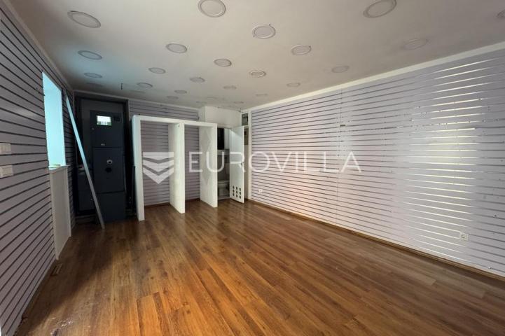 Istra, Rovinj, najam poslovnog prostora 20m2 u blizini glavnog trga