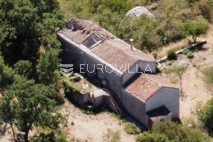 Vodnjan, velika stancija na osami od 6390 m2