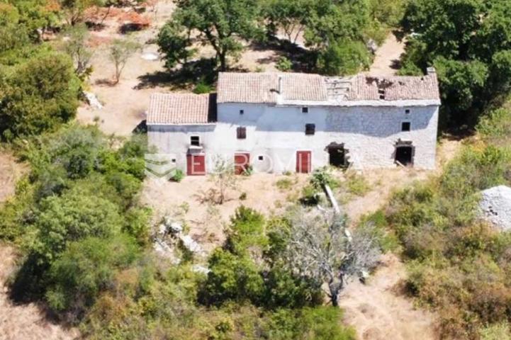 Vodnjan, velika stancija na osami od 6390 m2