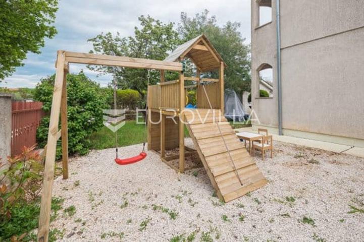 Istra, Antonci, predivna kuća s 3 stana sa bazenom i pogledom na more