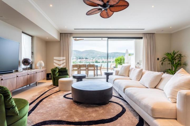 Trogir, Čiovo, ekskluzivna vila prvi red uz more, s prekrasnim pogledom na grad 