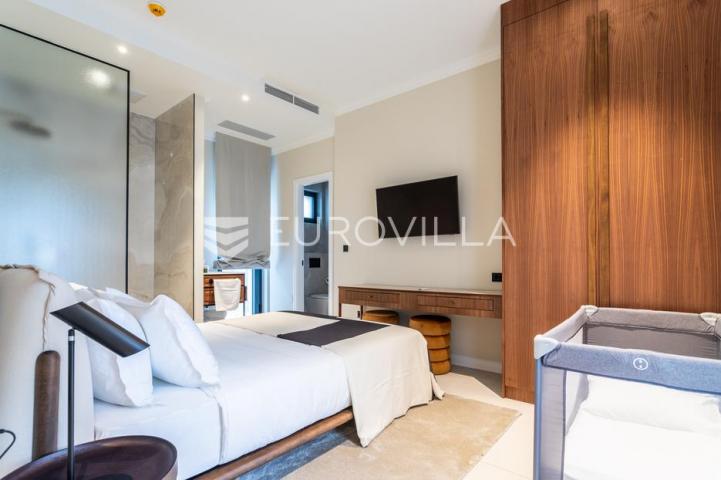 Trogir, Čiovo, ekskluzivna vila prvi red uz more, s prekrasnim pogledom na grad 