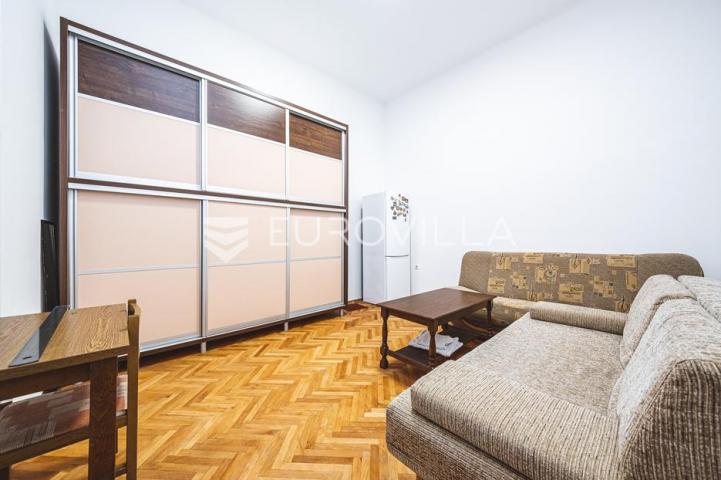 Zagreb, Centar, dvosoban stan NKP 45 m2, dvije stambene jedinice