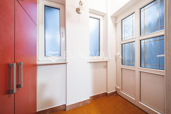 Zagreb, Centar, dvosoban stan NKP 45 m2, dvije stambene jedinice