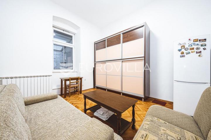 Zagreb, Centar, dvosoban stan NKP 45 m2, dvije stambene jedinice