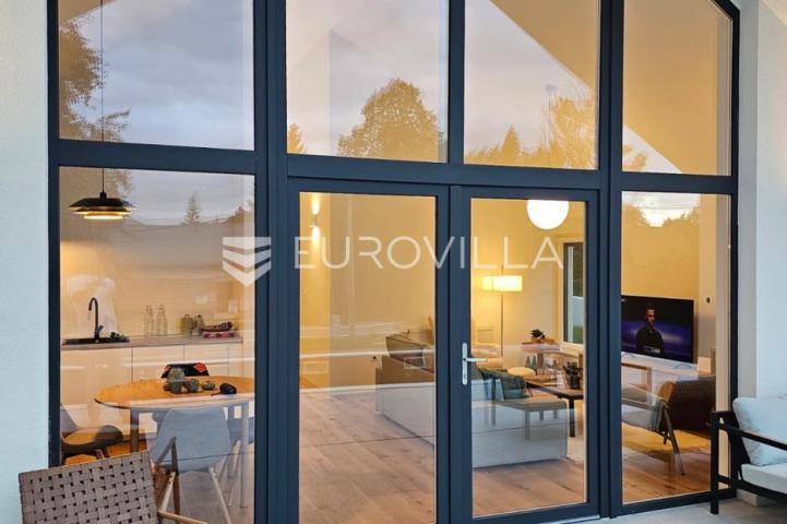 Gorski kotar, Kupjak, novoizgrađena kuća s grijanim bazenom, na parceli 1600 m²