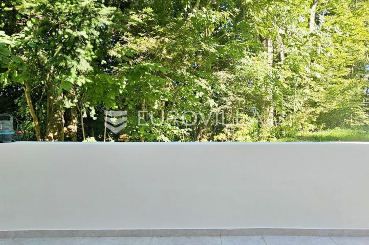 Gorski kotar, Kupjak, novoizgrađena kuća s grijanim bazenom, na parceli 1600 m²