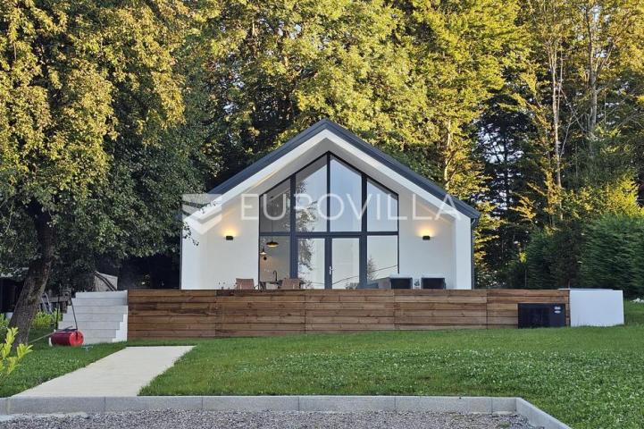 Gorski kotar, Kupjak, novoizgrađena kuća s grijanim bazenom, na parceli 1600 m²