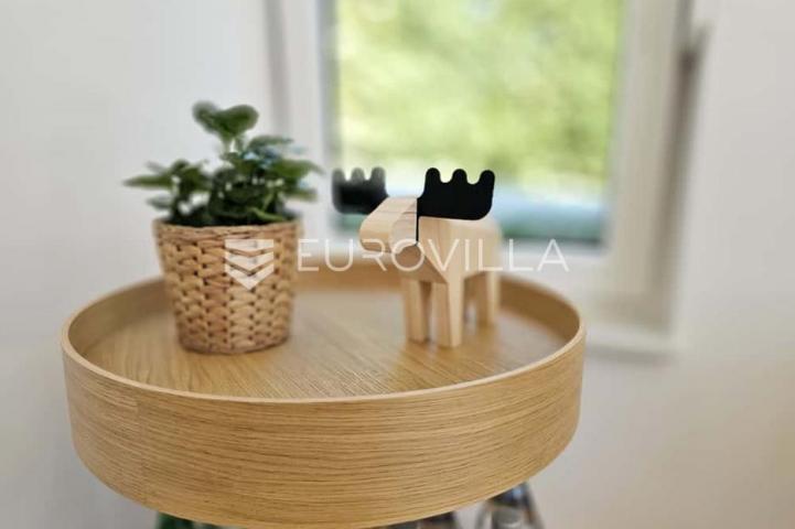 Gorski kotar, Kupjak, novoizgrađena kuća s grijanim bazenom, na parceli 1600 m²