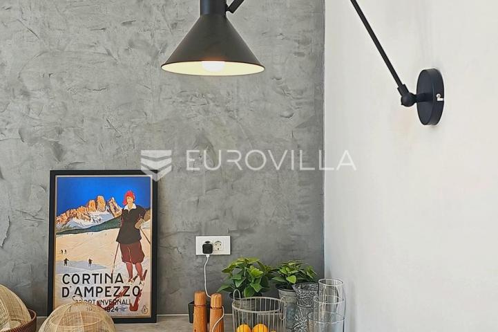 Gorski kotar, Kupjak, novoizgrađena kuća s grijanim bazenom, na parceli 1600 m²
