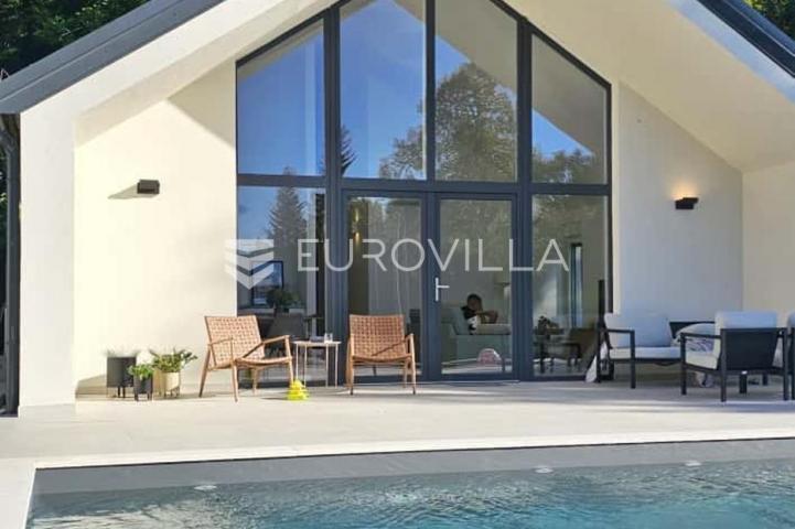Gorski kotar, Kupjak, novoizgrađena kuća s grijanim bazenom, na parceli 1600 m²