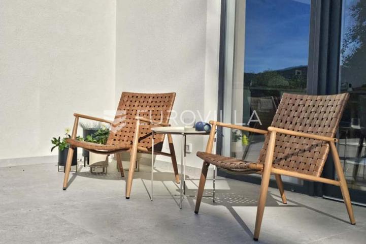 Gorski kotar, Kupjak, novoizgrađena kuća s grijanim bazenom, na parceli 1600 m²