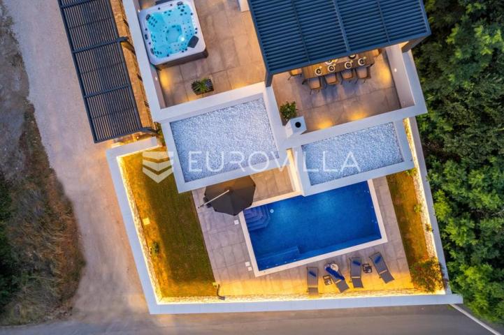 Zadar, Privlaka, moderna luksuzna kuća s bazenom