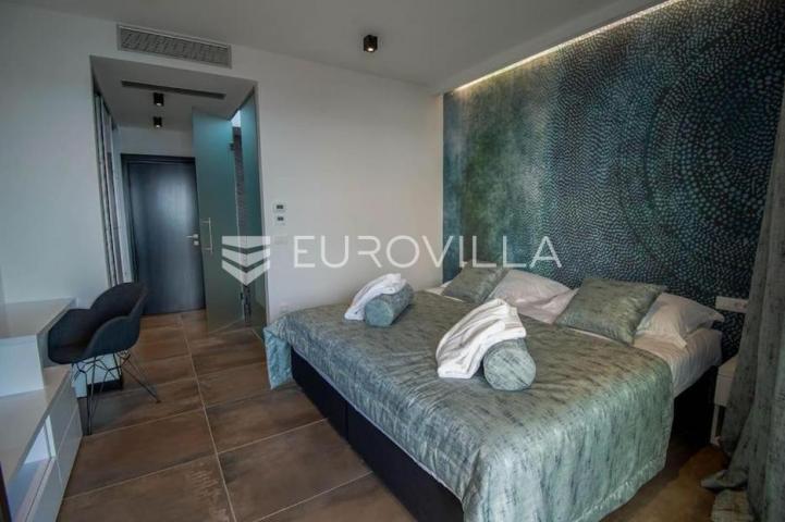 Primošten, Bilo, prekrasna vila s bazenom i pogledom na more, teniski teren