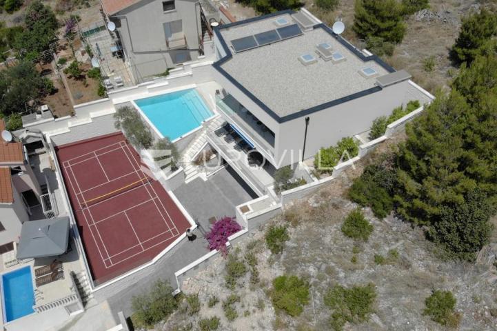 Primošten, Bilo, prekrasna vila s bazenom i pogledom na more, teniski teren