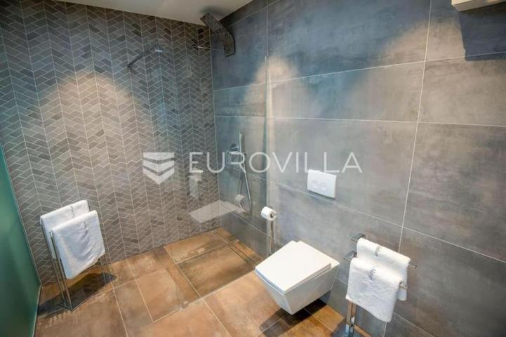 Primošten, Bilo, prekrasna vila s bazenom i pogledom na more, teniski teren
