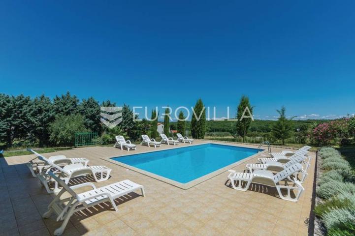 Istra, Poreč -  Impresivna vila s bazenom i apartmanima za turistički najam
