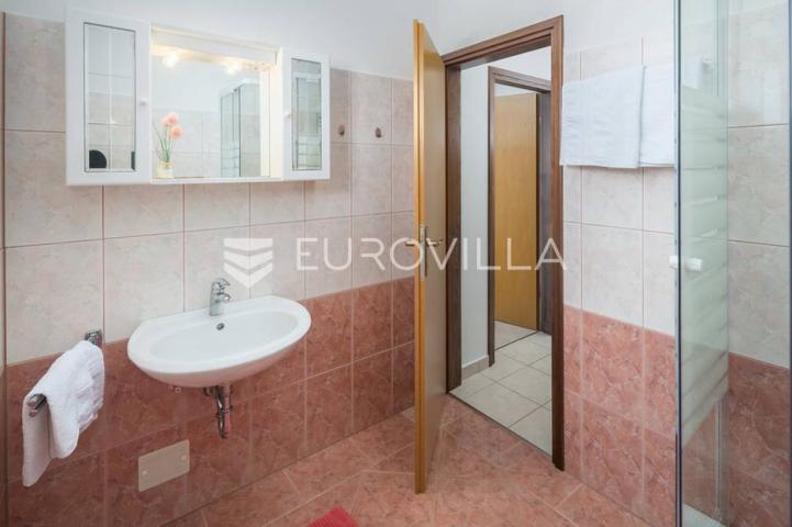 Istra, Poreč -  Impresivna vila s bazenom i apartmanima za turistički najam
