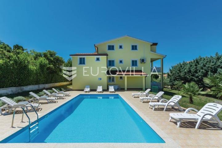 Istra, Poreč -  Impresivna vila s bazenom i apartmanima za turistički najam