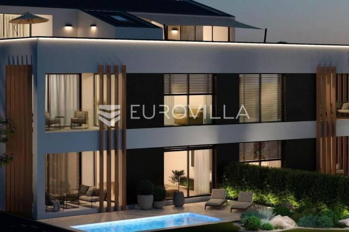 Istra, Rovinj, luksuzan stan u prizemlju s vrtom, 300 m od mora