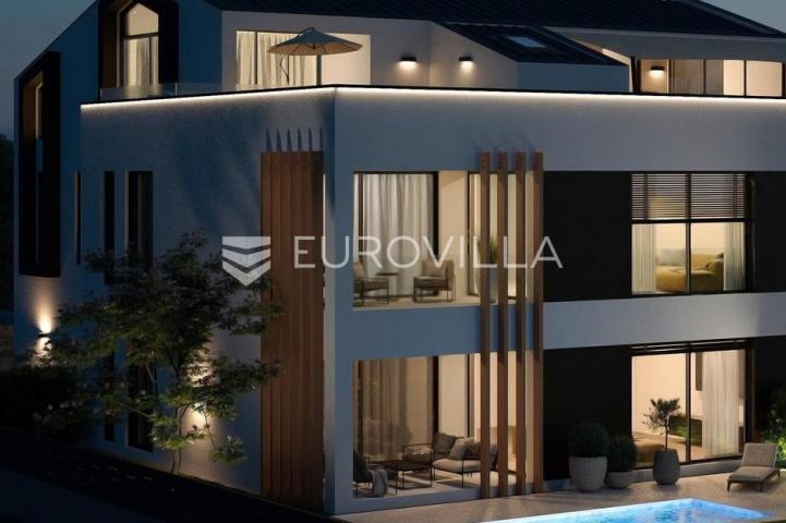 Istra, Rovinj, luksuzan stan u prizemlju s vrtom, 300 m od mora