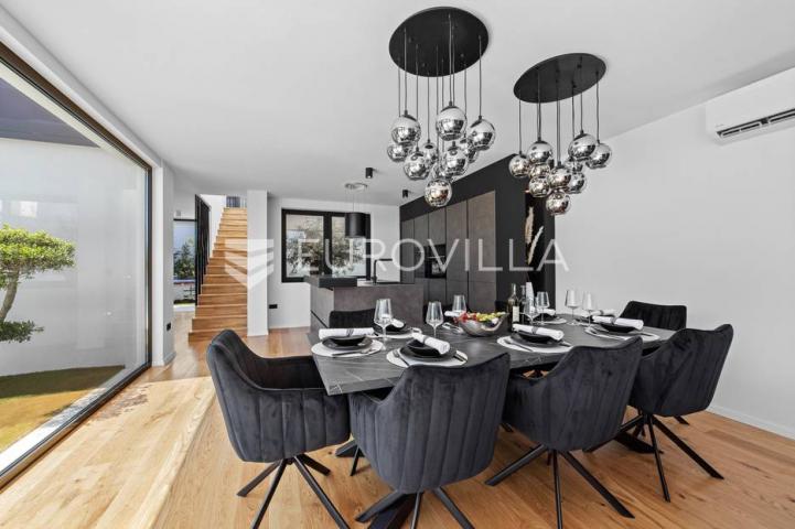 Istra, Medulin, prekrasna moderna dvojna vila 220 m²